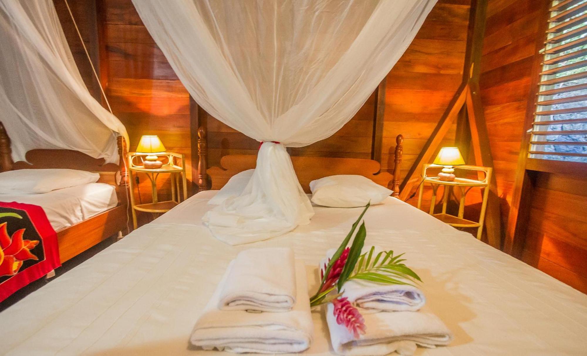 Ecolodges Karet Deshaies Exterior photo