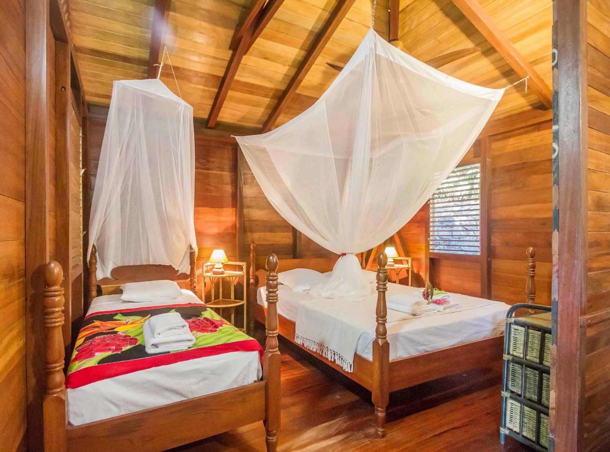 Ecolodges Karet Deshaies Exterior photo