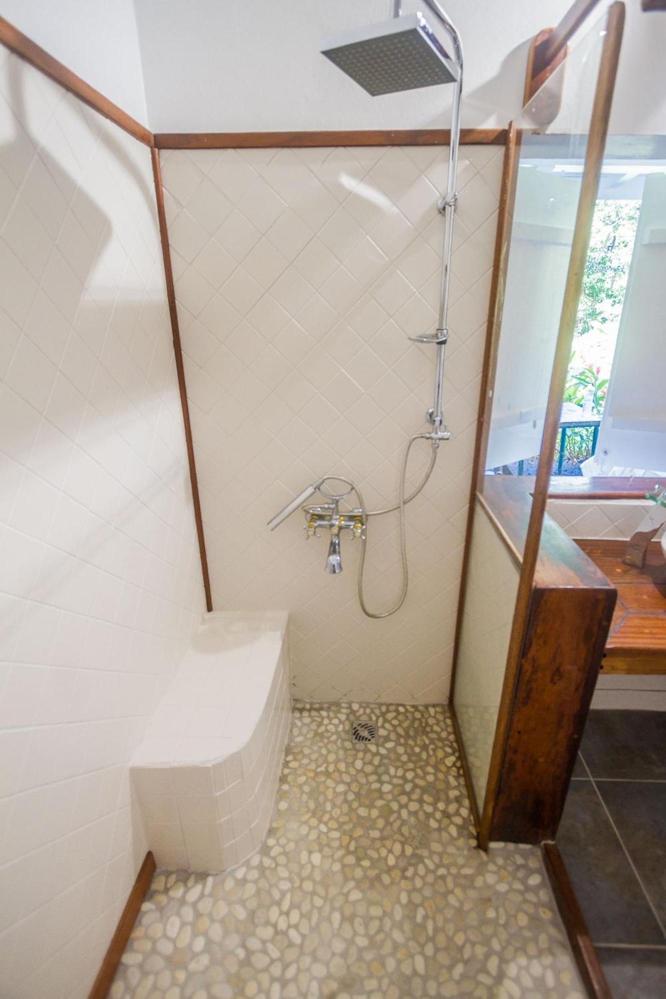 Ecolodges Karet Deshaies Exterior photo
