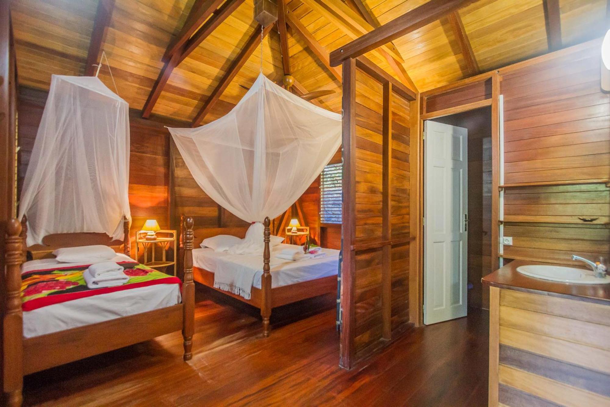 Ecolodges Karet Deshaies Exterior photo