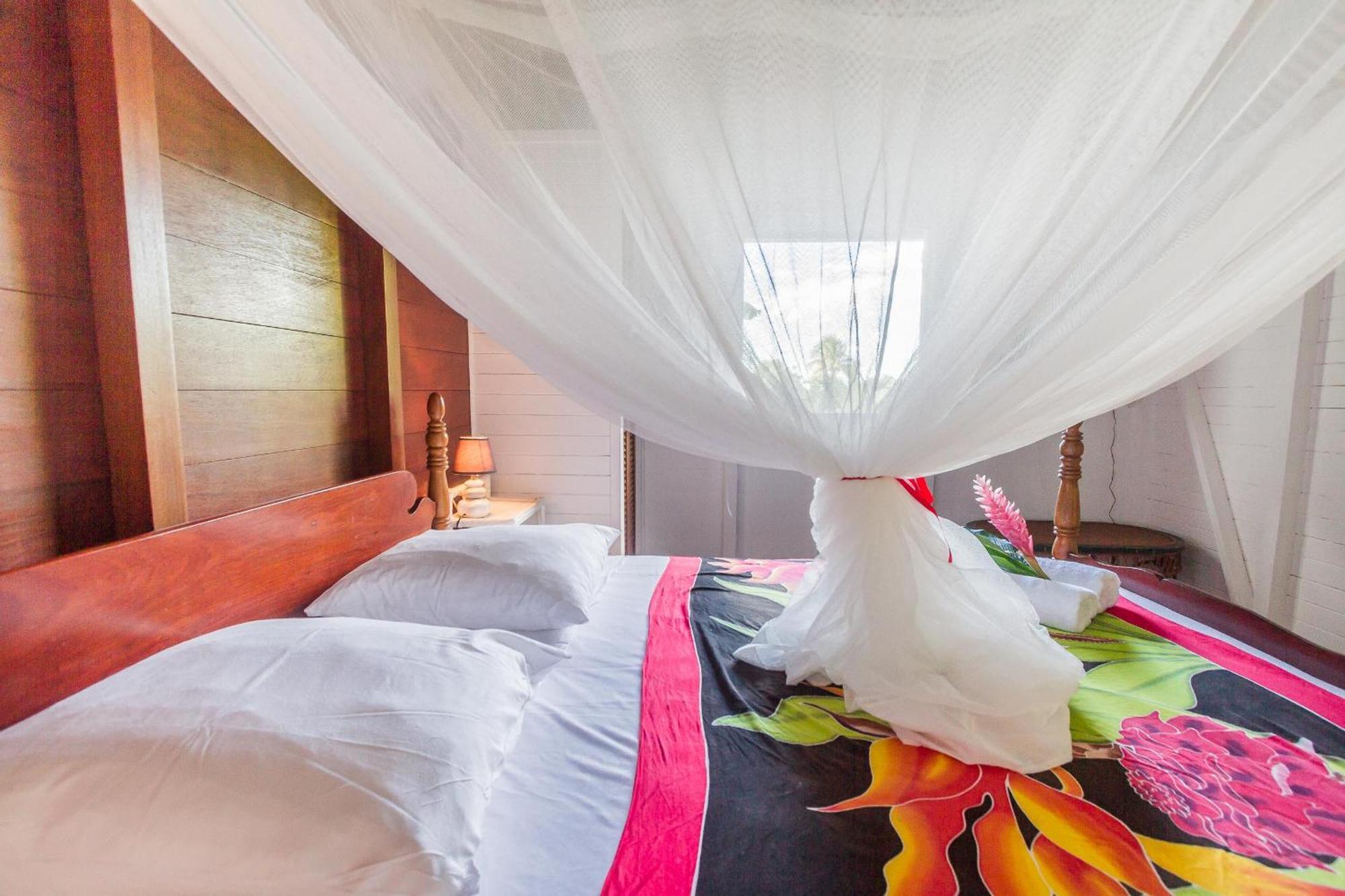 Ecolodges Karet Deshaies Exterior photo