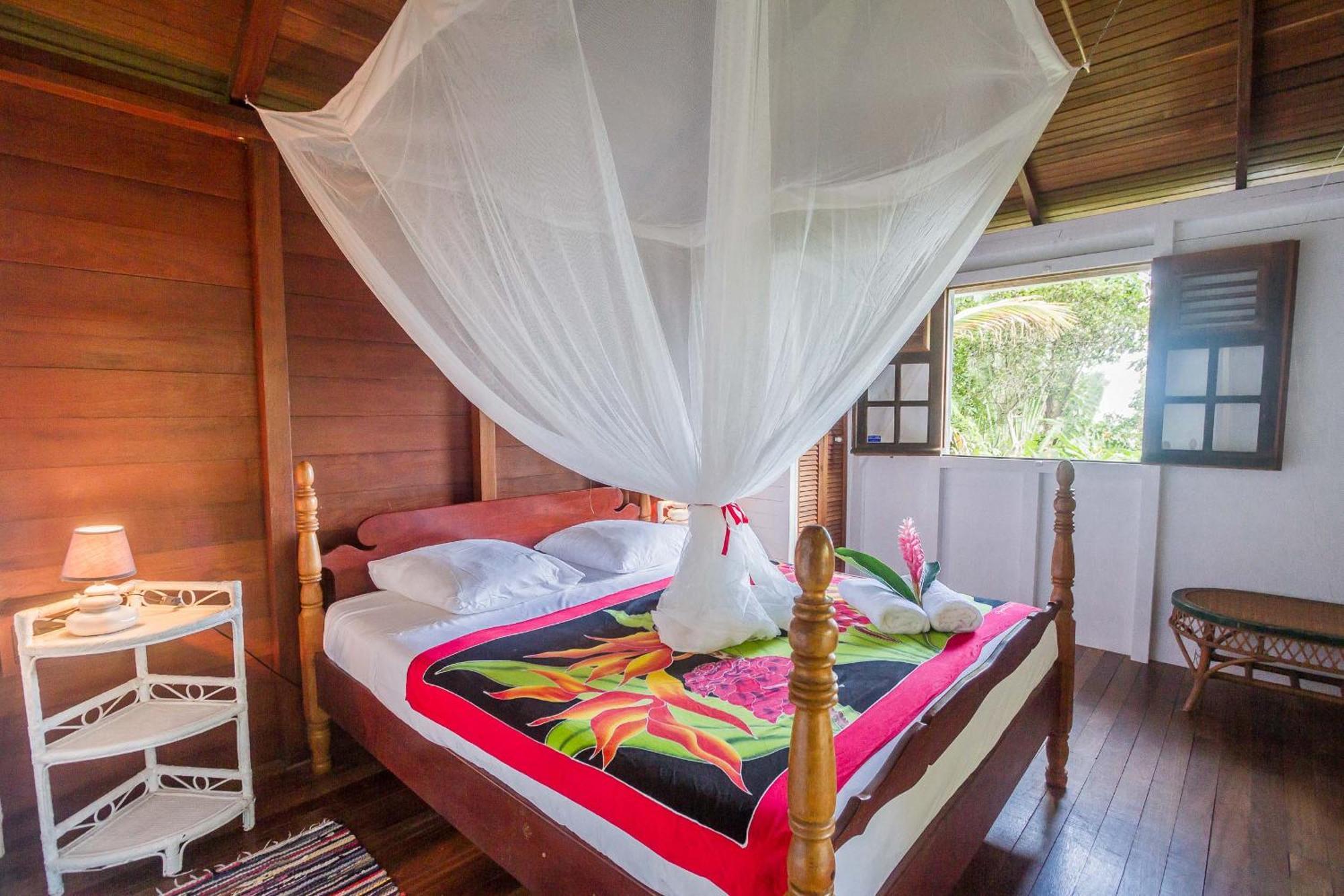 Ecolodges Karet Deshaies Exterior photo