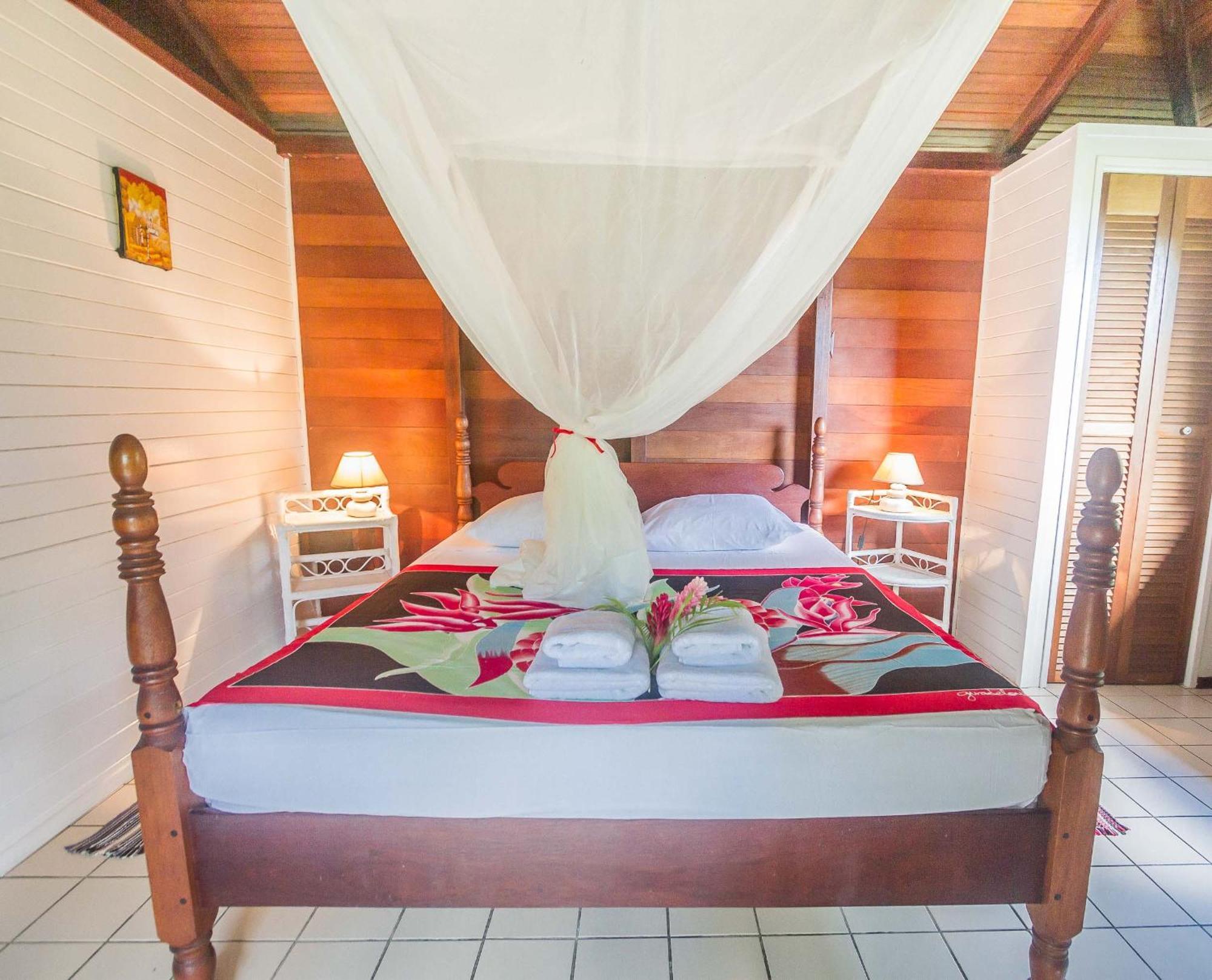 Ecolodges Karet Deshaies Exterior photo